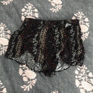 Hollister flowy shorts